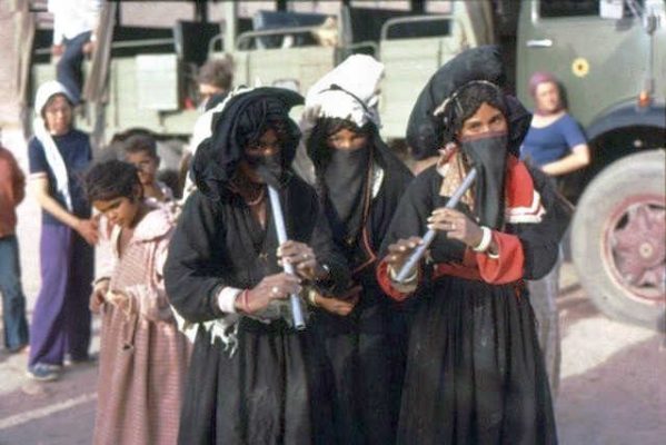 שלוש בדואיות מחללות. בויב ואדי פאראן 1973
