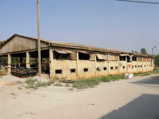 הרפת הראשונה