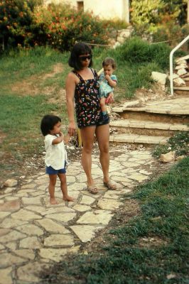 טובה מזרחי ובנותיה 1978