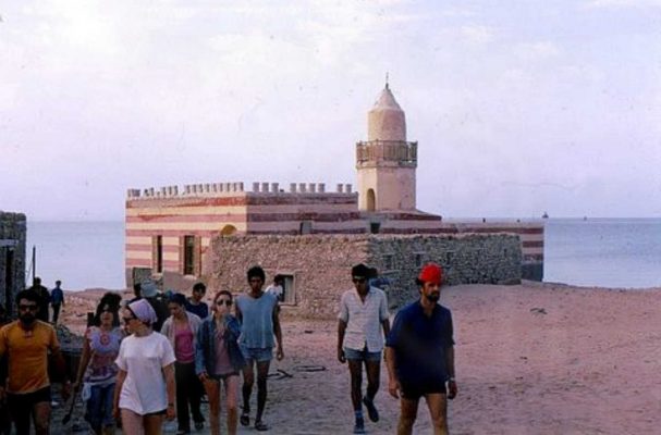 בני שיטה בקבר שיח' כילאני. אטור 1974
