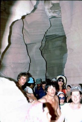 בני שיטה בקניון המבוכים 1974
