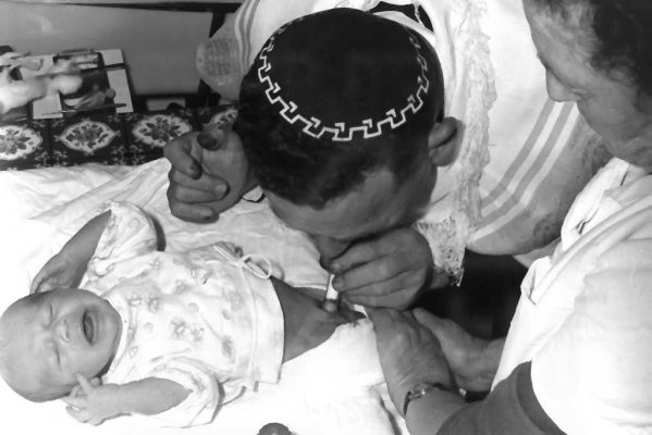 015-7911-PICT0022 ברית המילה של עופר לוין 1973