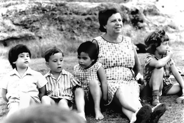 052-3122-PICT0180 שפרה עם איריס וייצמן אילנה רימון רן טל וטלי גלבוע