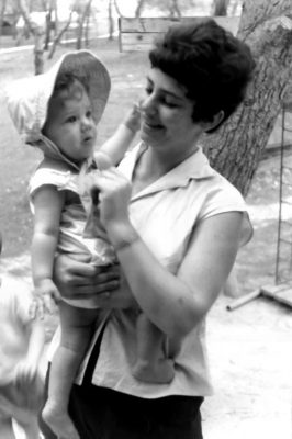 094-0348-PICT0359 נעמי ואסנת בלכר