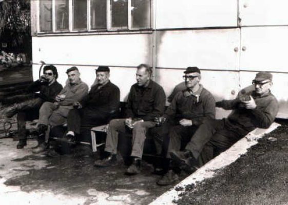 1-הותיקים בהפסקת עשר 1976
