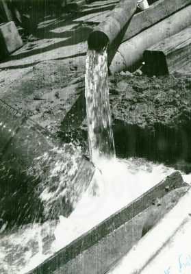 1483744