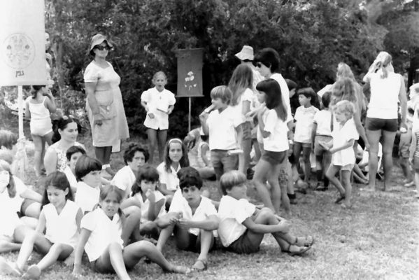 18-7556-PICT0016 ארטיקים בסוף מפקד פתיחת שנת הלימודים תשל'ג 1972