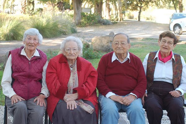 18463-רות עזריה יפה וכרמלה 2011-