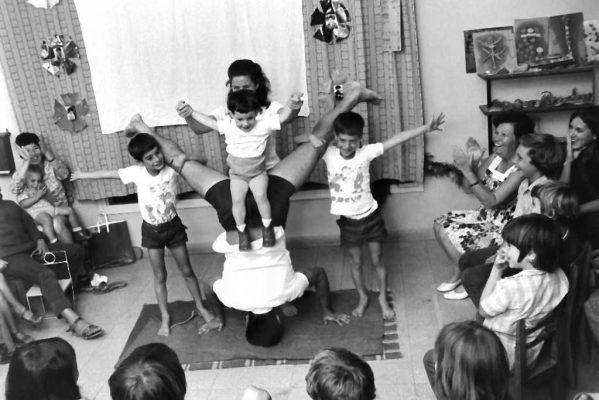 19-6472-PICT0056 מש' גפני בגן ה' במסיבת מעבר לכיתה א' 1971