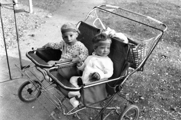 22-8039-PICT0021 תאומים פורים תשל'ג 1973