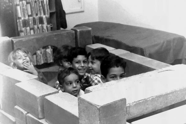 23-3711-PICT0012 ה'אוטו של יובל' בגן ה' 1967 - עותק