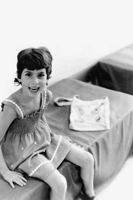 29-9082-PICT0010 לילך מלר בחדרה החדש בכיתה ב' 1977-001