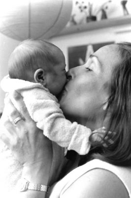 36-8874-PICT0054 לאה ושירה מרוז 1974