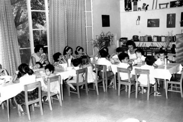 48-3044-PICT0090 ילדי גן ה בקבלת שבת-001