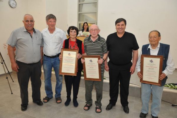 556589-שלושת חתני פרס ישראל עם ראש המוא'ז עטר וסגניו