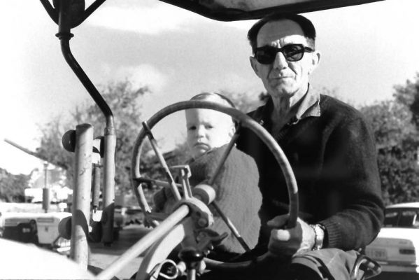 75-8710-PICT0022 סבא דן ישראלי ואילן שר הדר בלכר 1974