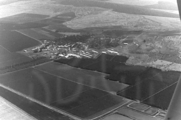 8351-PICT0026 בית השיטה מהאויר 1973
